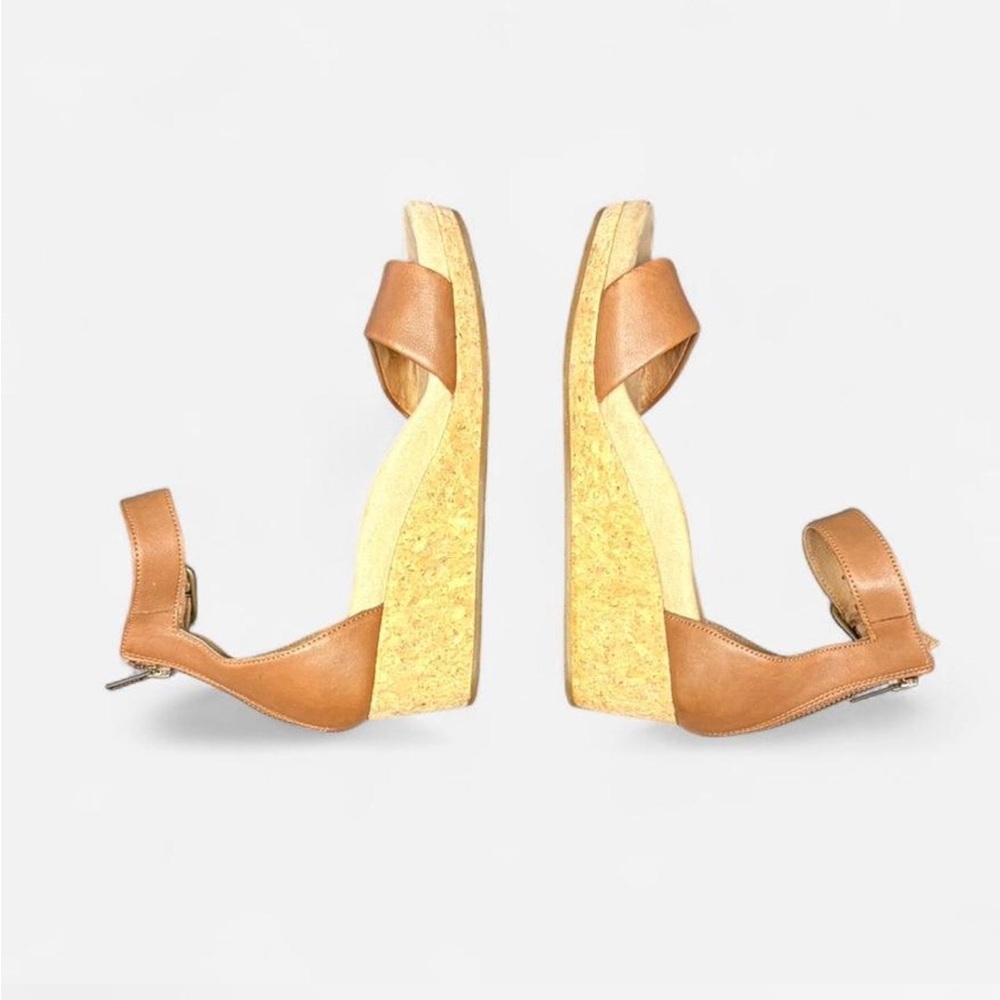 UGG Women's Brown Leather Sandals - Picture 4 of 8